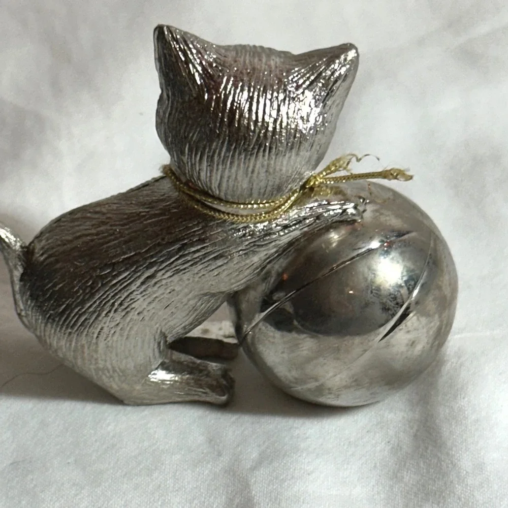 Timex Mini Clock Collectible Silver Excellent Kitten Cat Yarn Ball Vintage Style